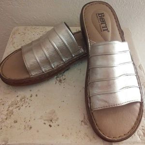 Born Metallic Slide Sandals SZ 9